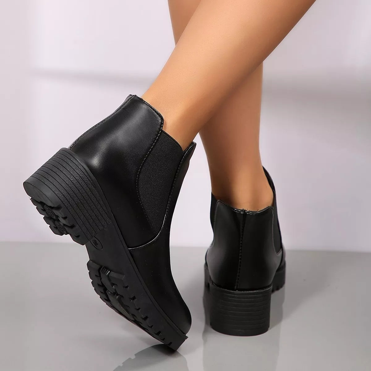 Modern Finesse Rowan Round-Toe Block Heels Boots