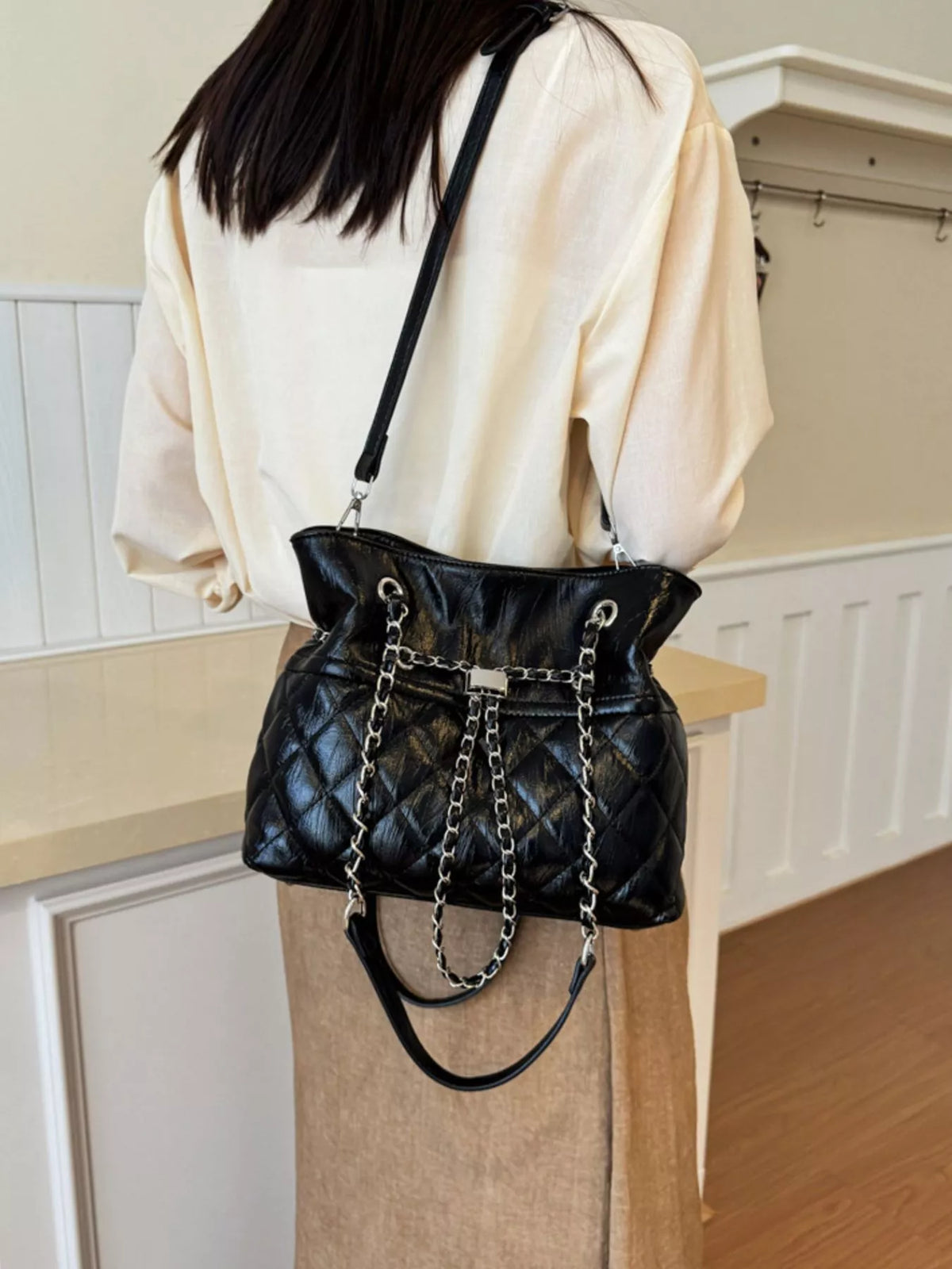 Modern Finesse Onyx Quilt Chain PU Leather Shoulder Bag