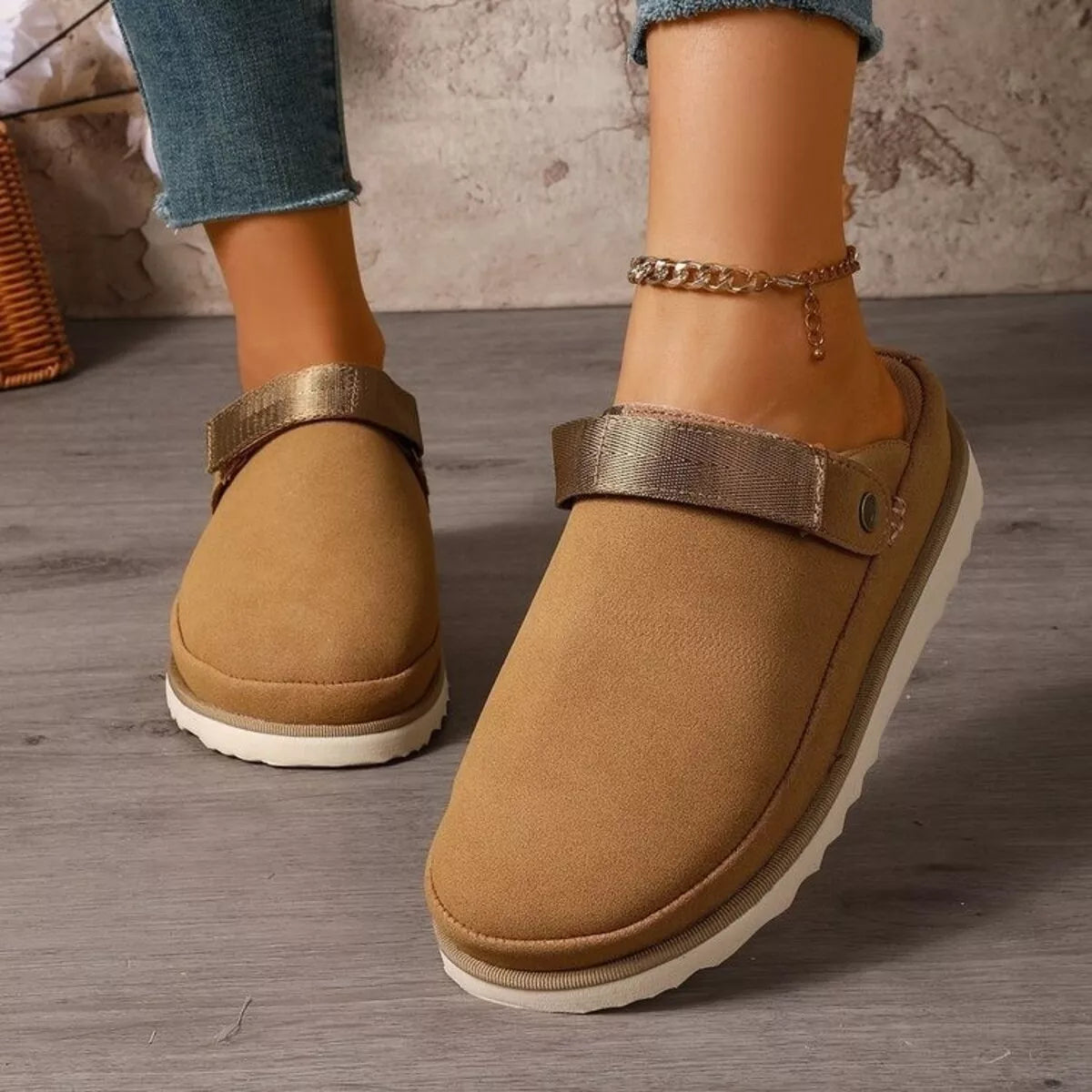 Modern Finesse Gia Round-Toe Slip-Ons