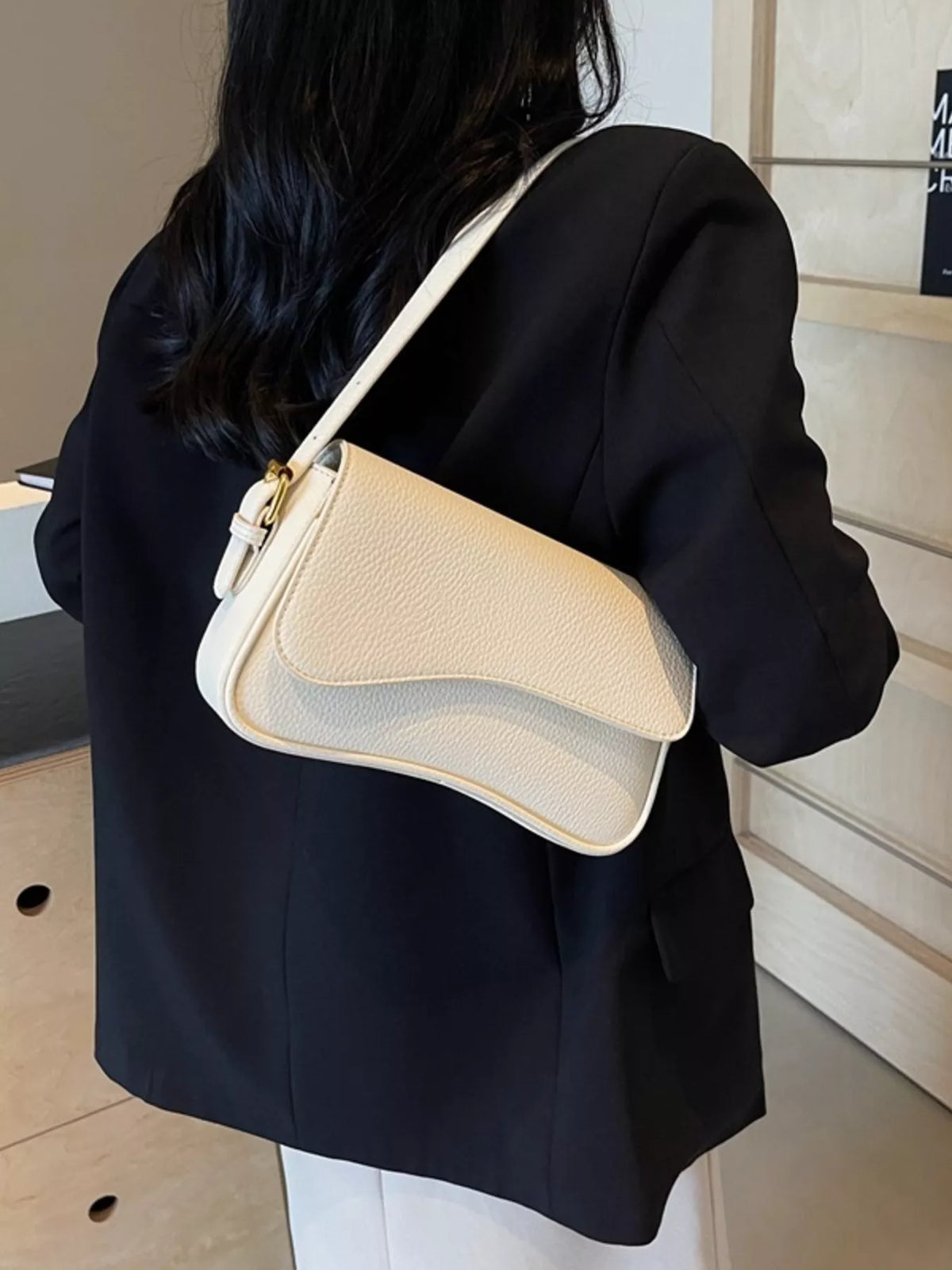 Modern Finesse Vale Solid Color Leather Crossbody Bag
