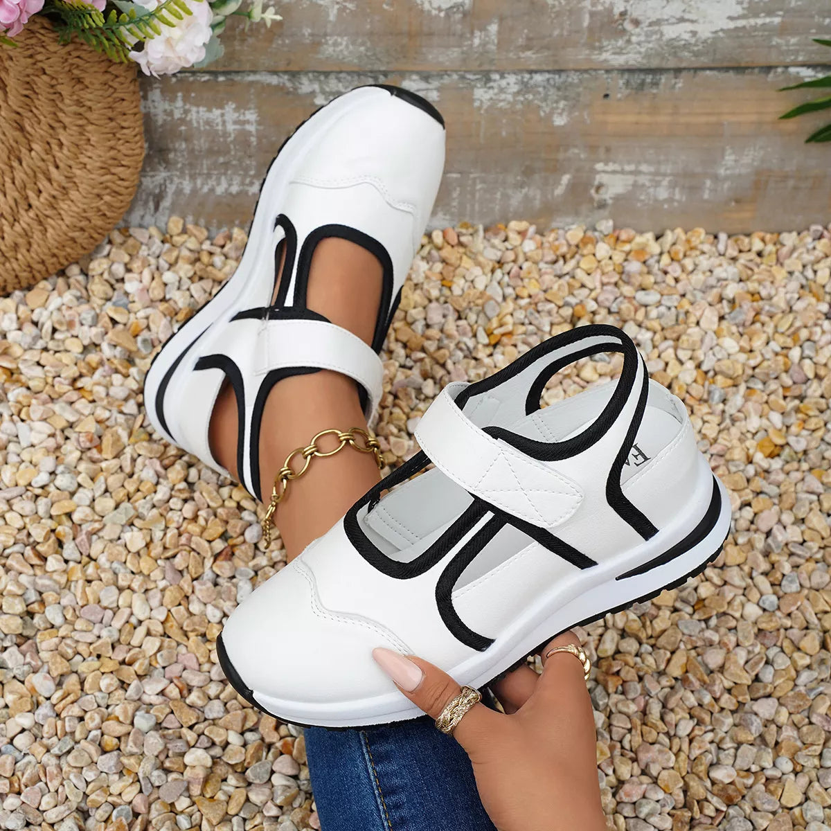 Modern Finesse Gia Round-Toe Sandals