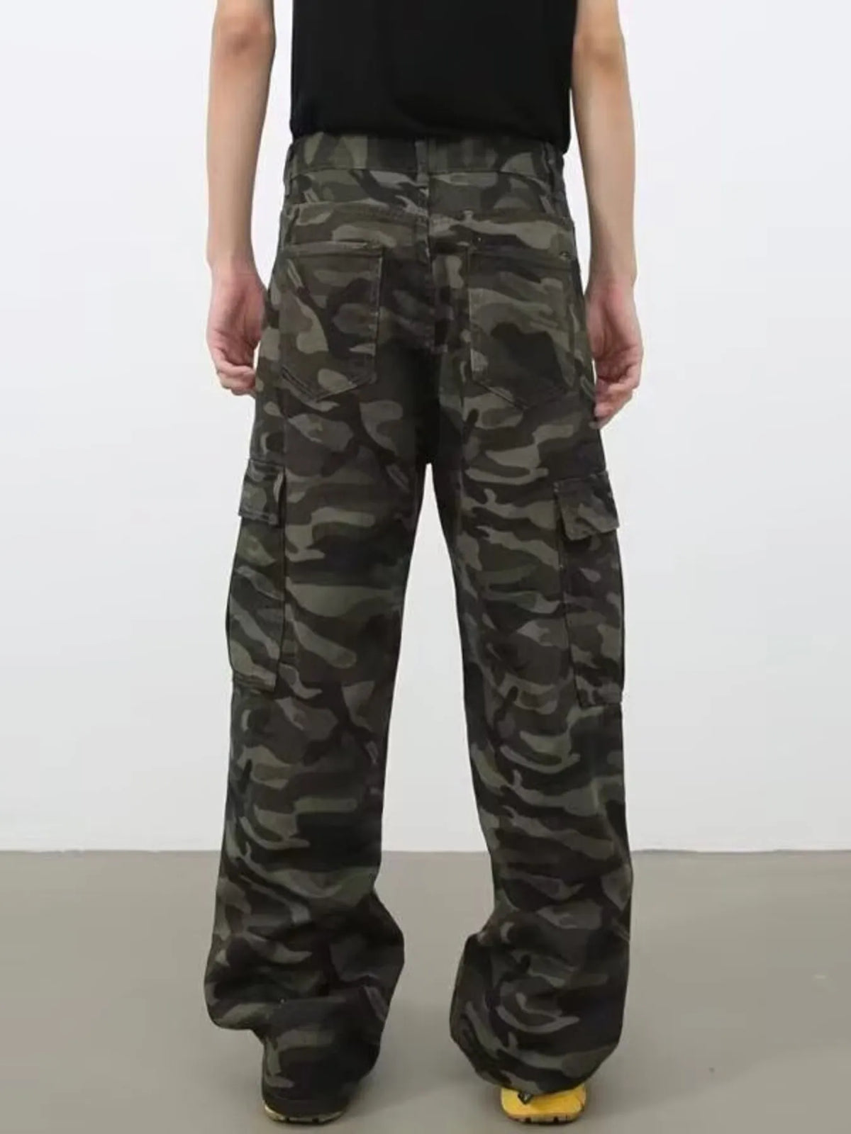 Modern Finesse Ford Men's Camo Print Wide-Leg Cargo Jeans — Extended Sizes