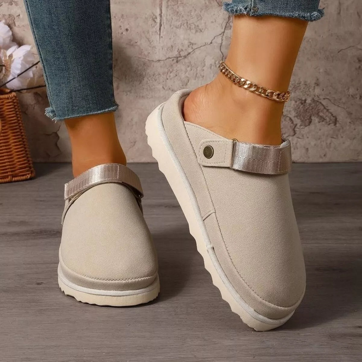 Modern Finesse Gia Round-Toe Slip-Ons