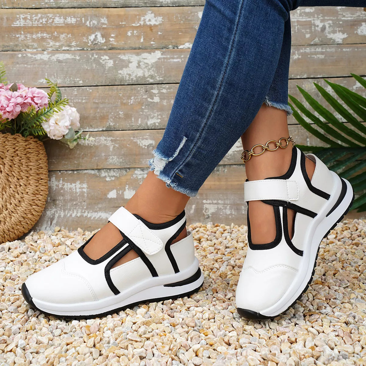 Modern Finesse Gia Round-Toe Sandals
