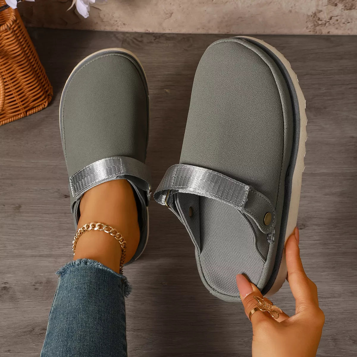 Modern Finesse Gia Round-Toe Slip-Ons