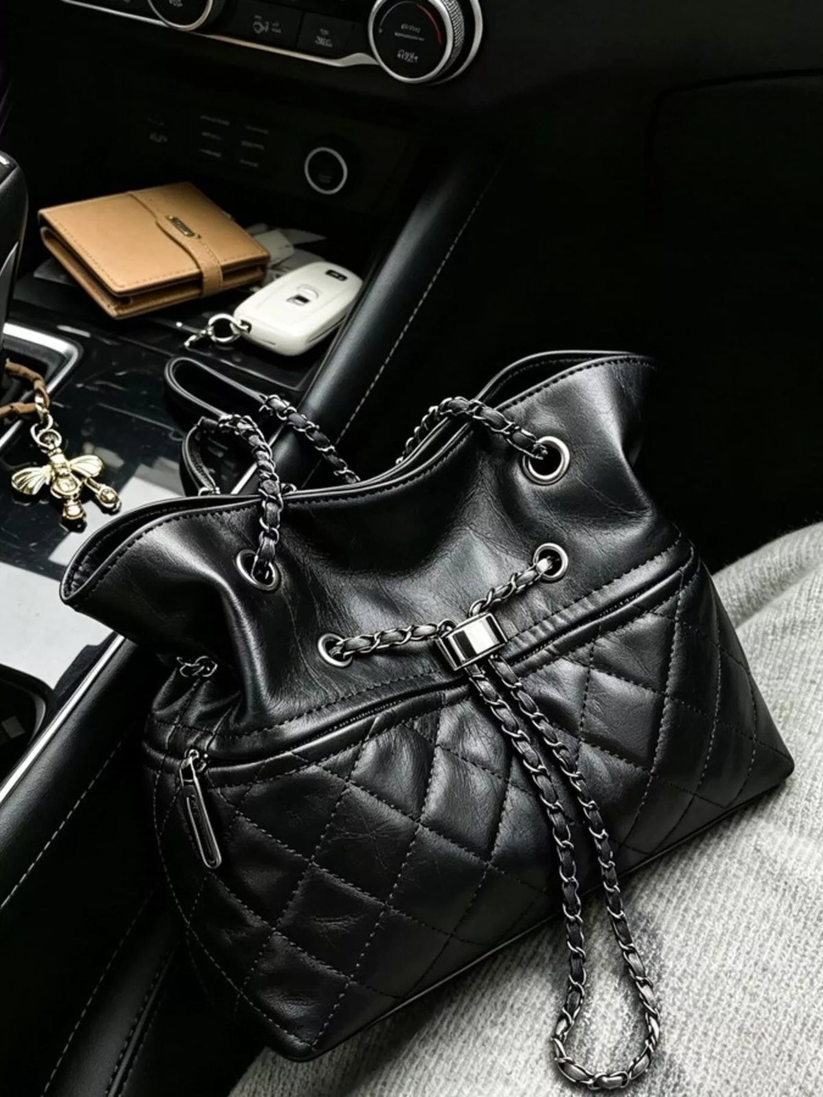 Modern Finesse Onyx Quilt Chain PU Leather Shoulder Bag