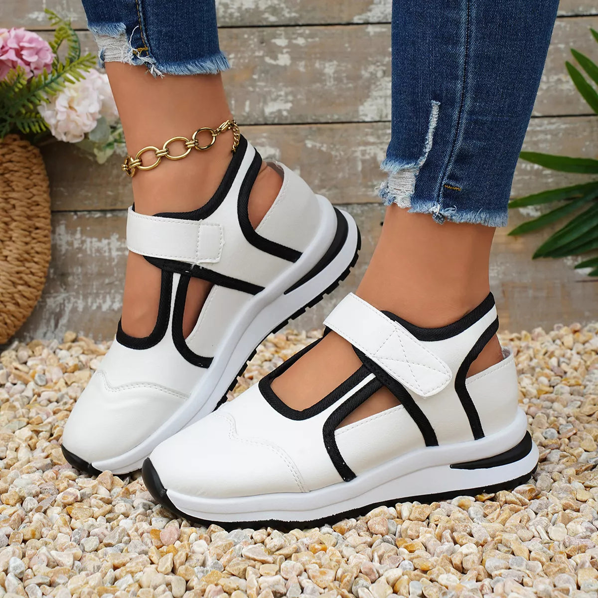 Modern Finesse Gia Round-Toe Sandals