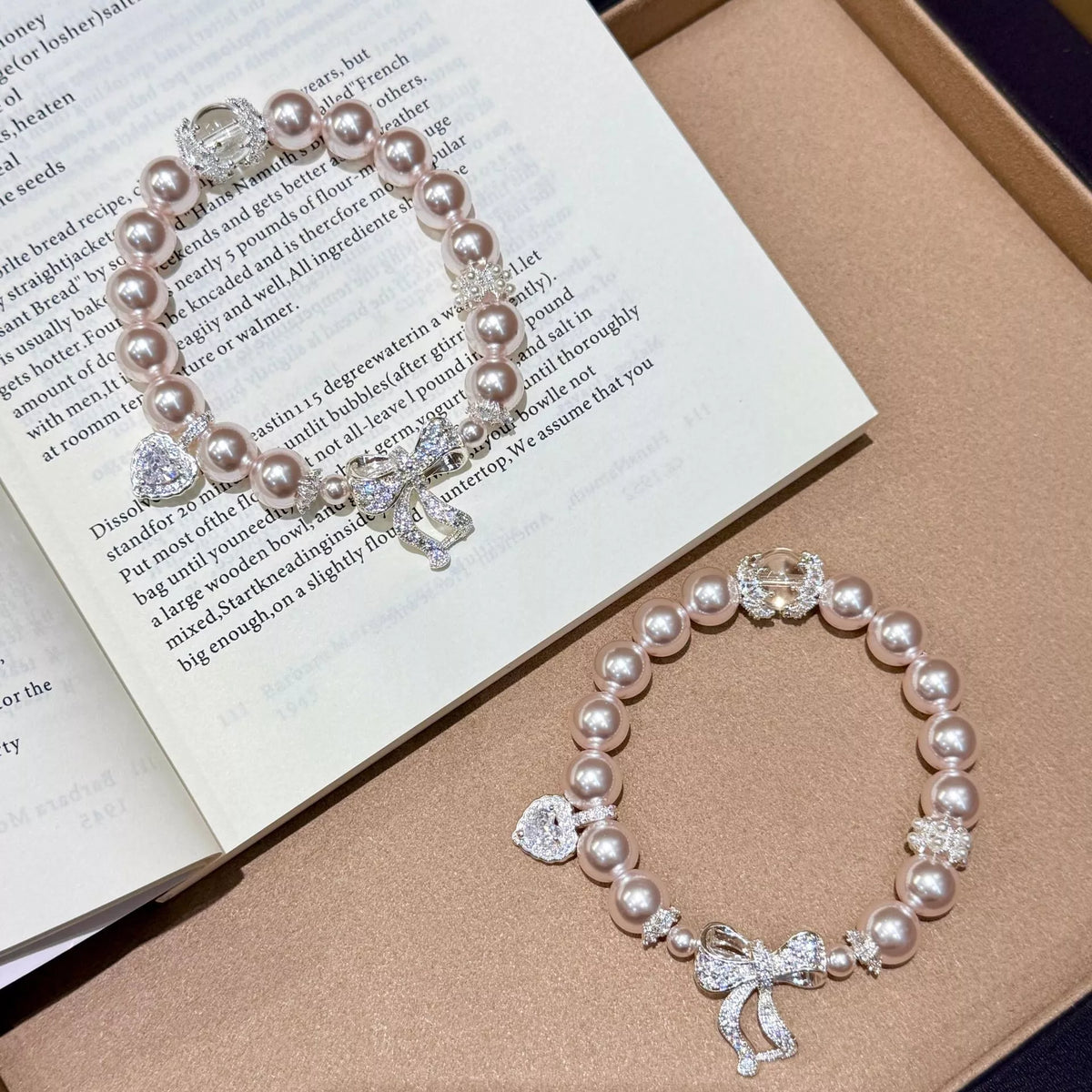 HOF Amara Pearl Bracelet with Bow Charm