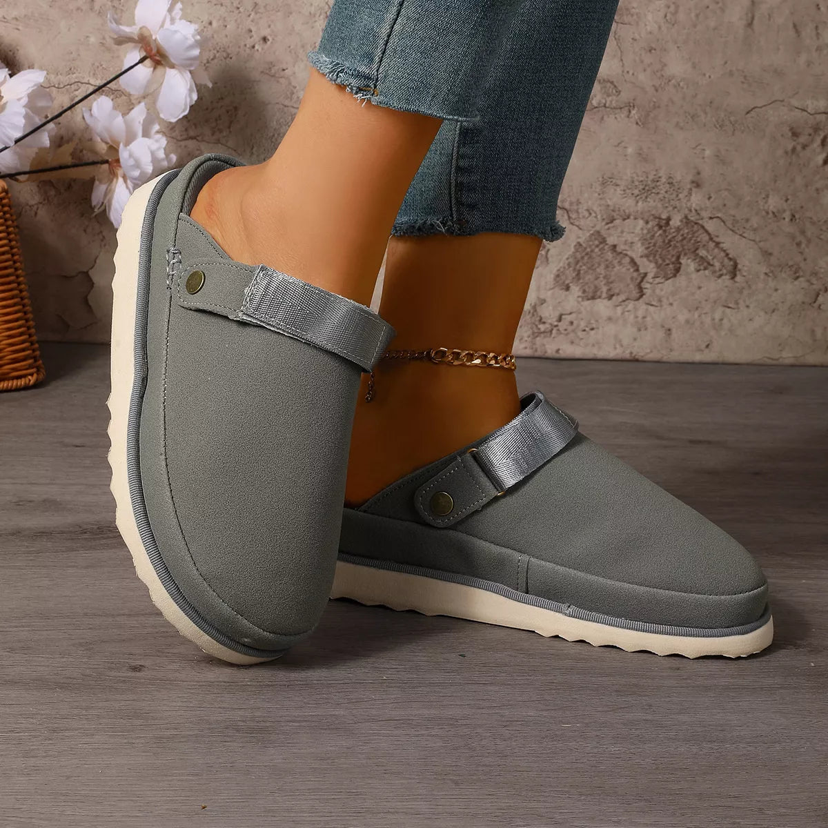 Modern Finesse Gia Round-Toe Slip-Ons