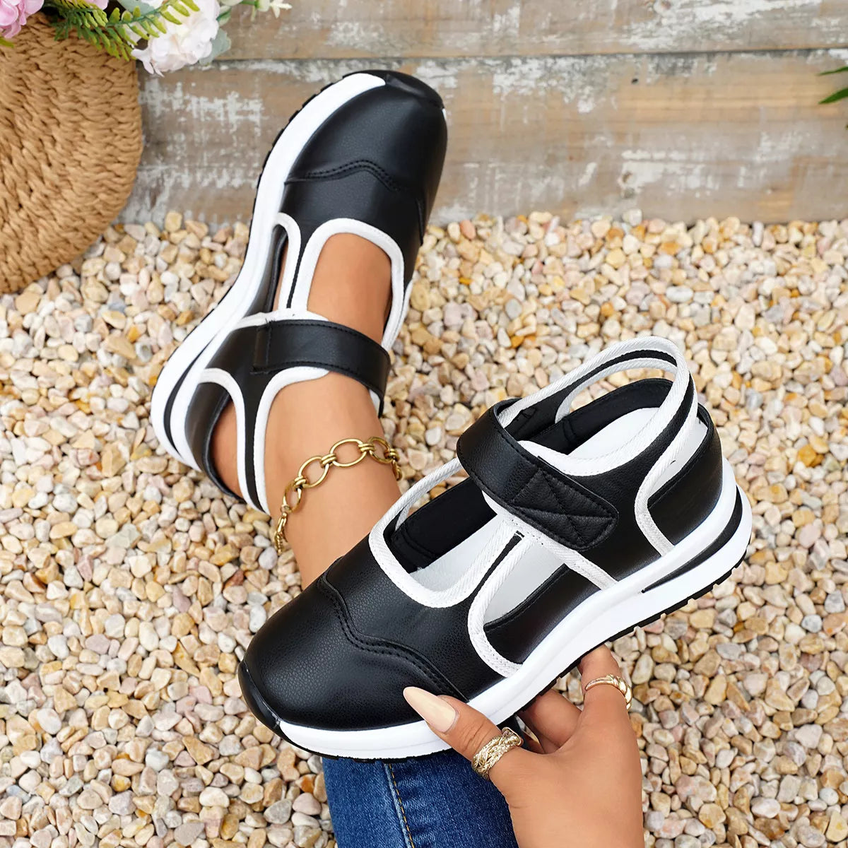 Modern Finesse Gia Round-Toe Sandals