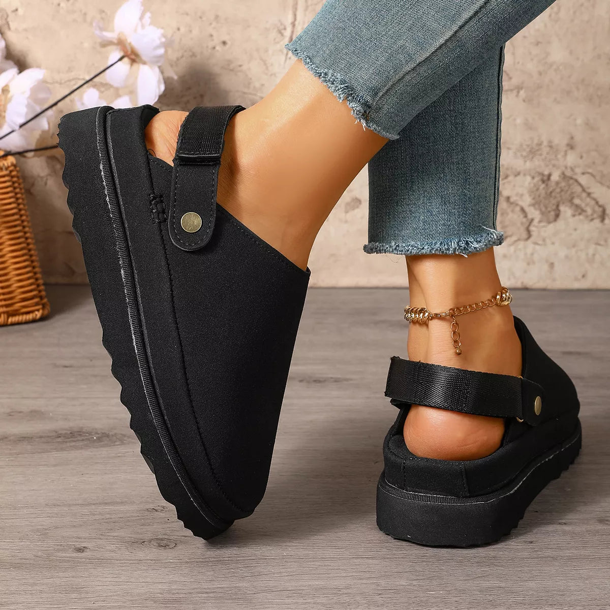 Modern Finesse Gia Round-Toe Slip-Ons
