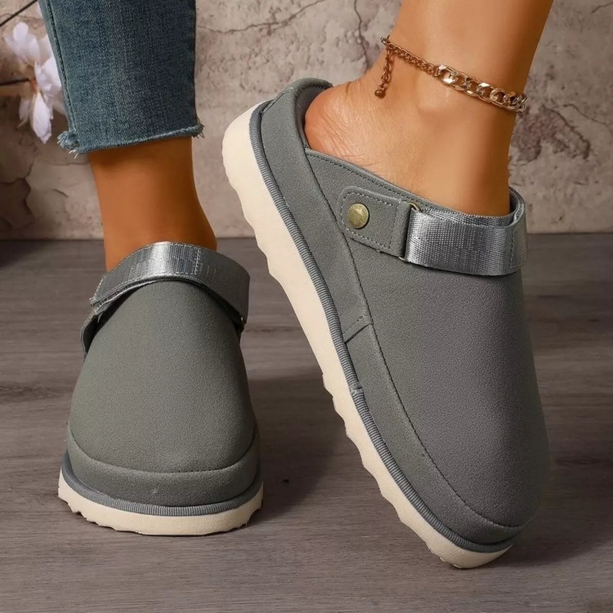 Modern Finesse Gia Round-Toe Slip-Ons