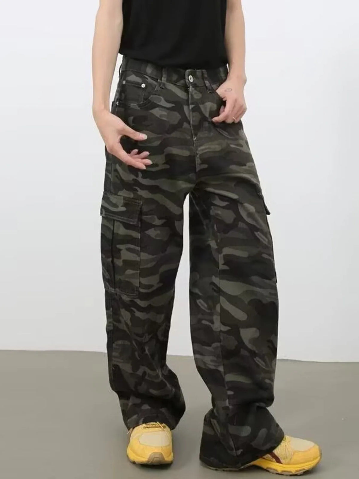 Modern Finesse Ford Men's Camo Print Wide-Leg Cargo Jeans — Extended Sizes