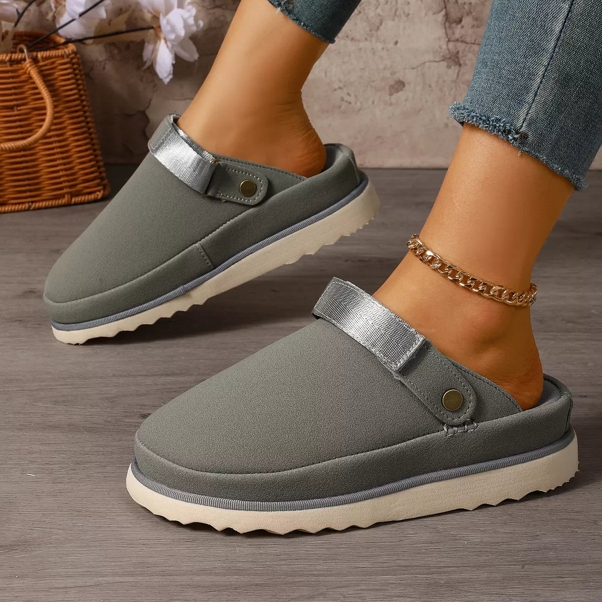 Modern Finesse Gia Round-Toe Slip-Ons