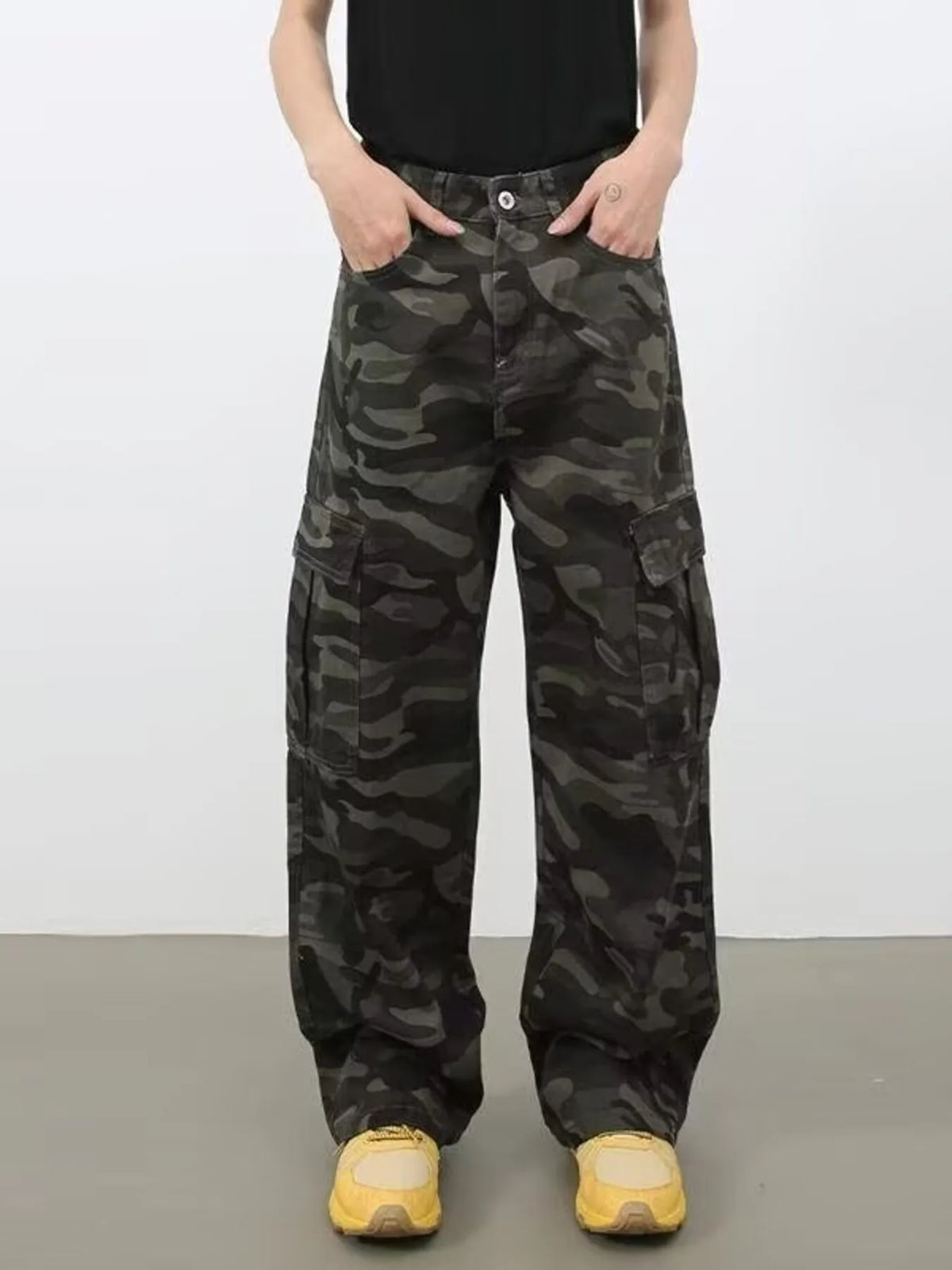 Modern Finesse Ford Men's Camo Print Wide-Leg Cargo Jeans — Extended Sizes