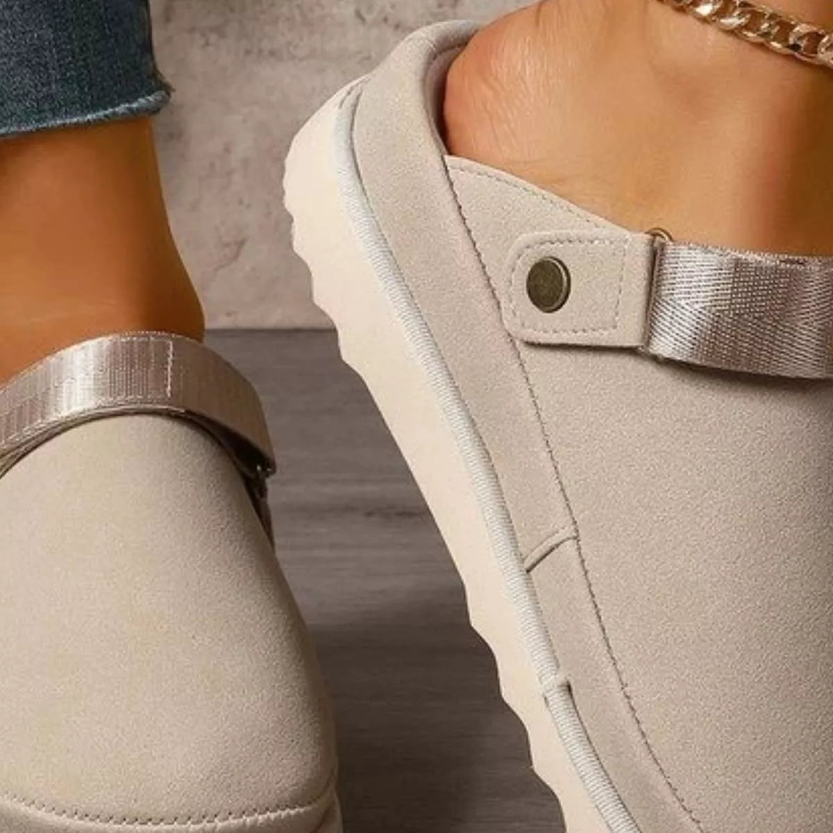 Modern Finesse Gia Round-Toe Slip-Ons