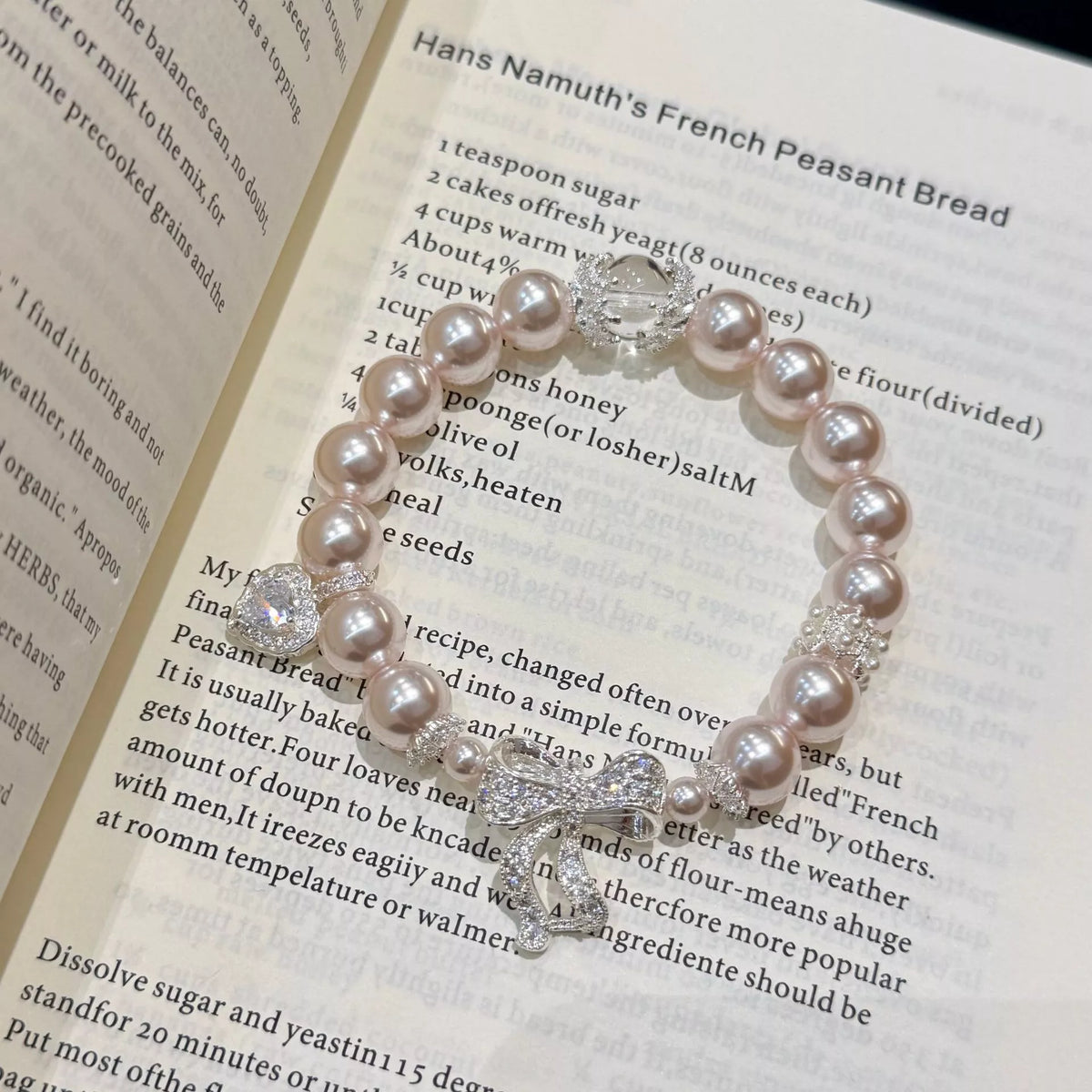 HOF Amara Pearl Bracelet with Bow Charm