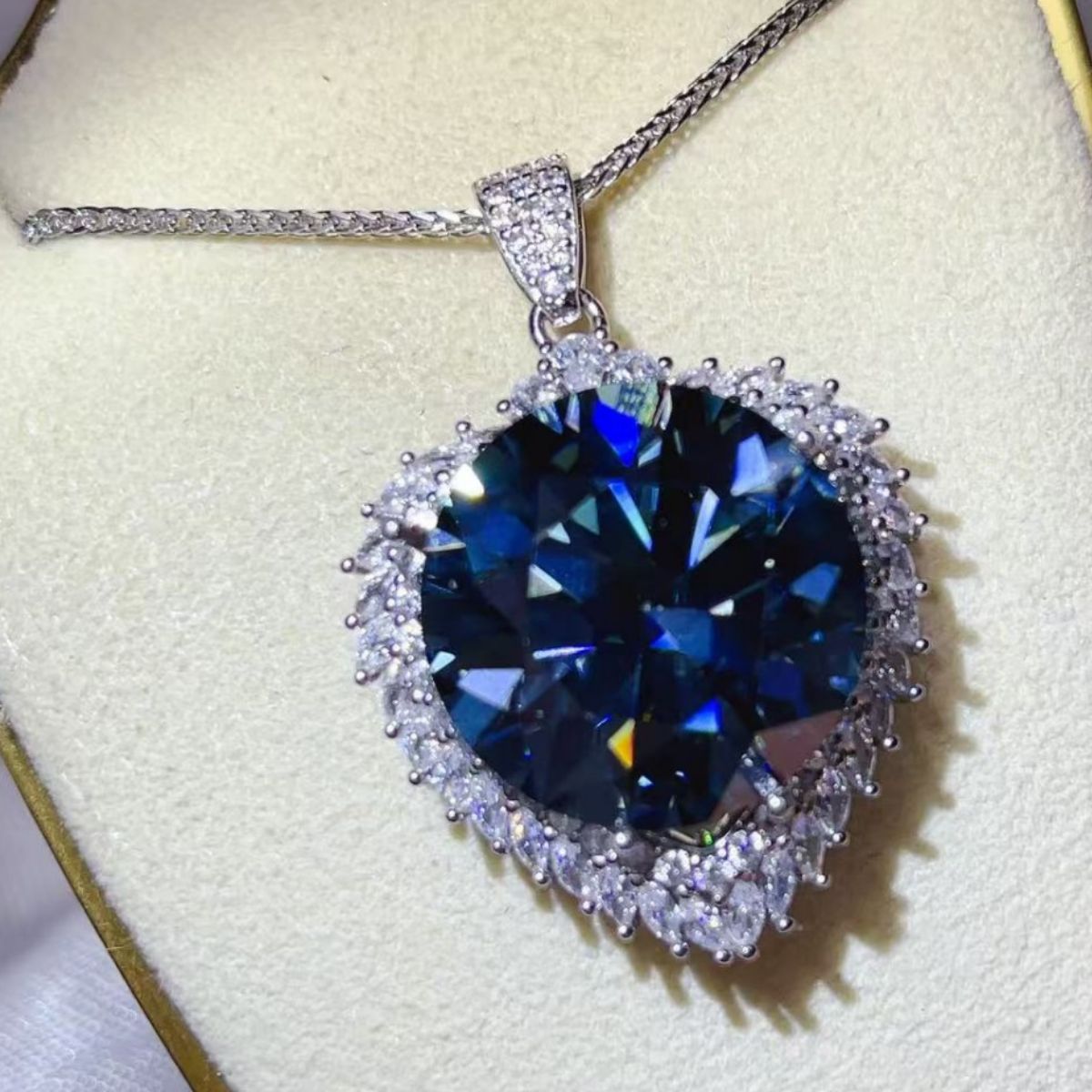 House Of Finesse Grand Lumiere 20 Carat Moissanite Pendant Necklace in silver