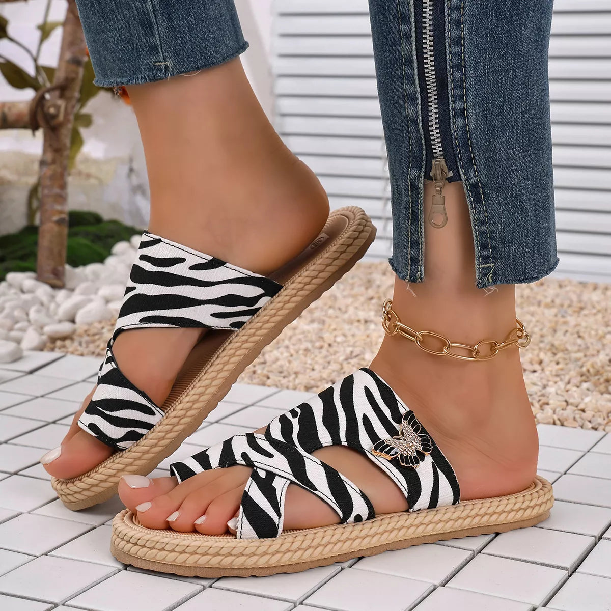 Modern Finesse Arden Toe Loop Flat Sandals