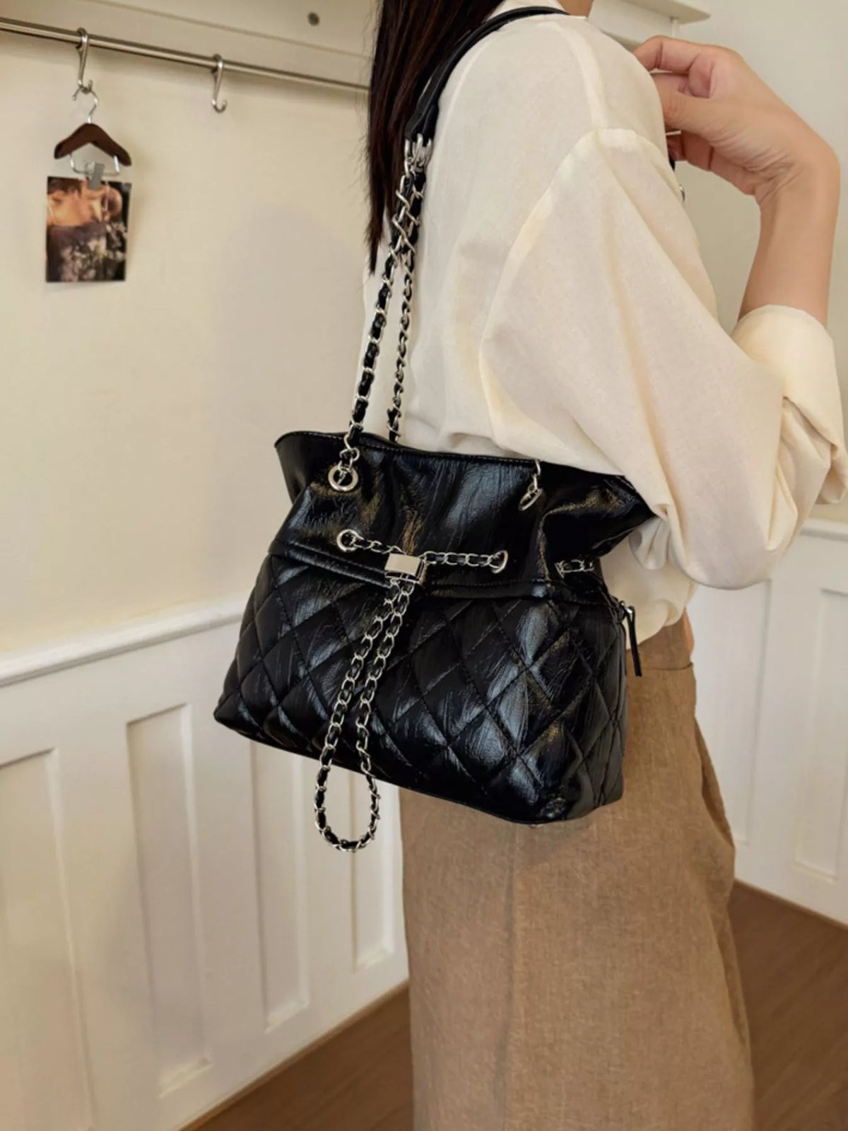 Modern Finesse Onyx Quilt Chain PU Leather Shoulder Bag