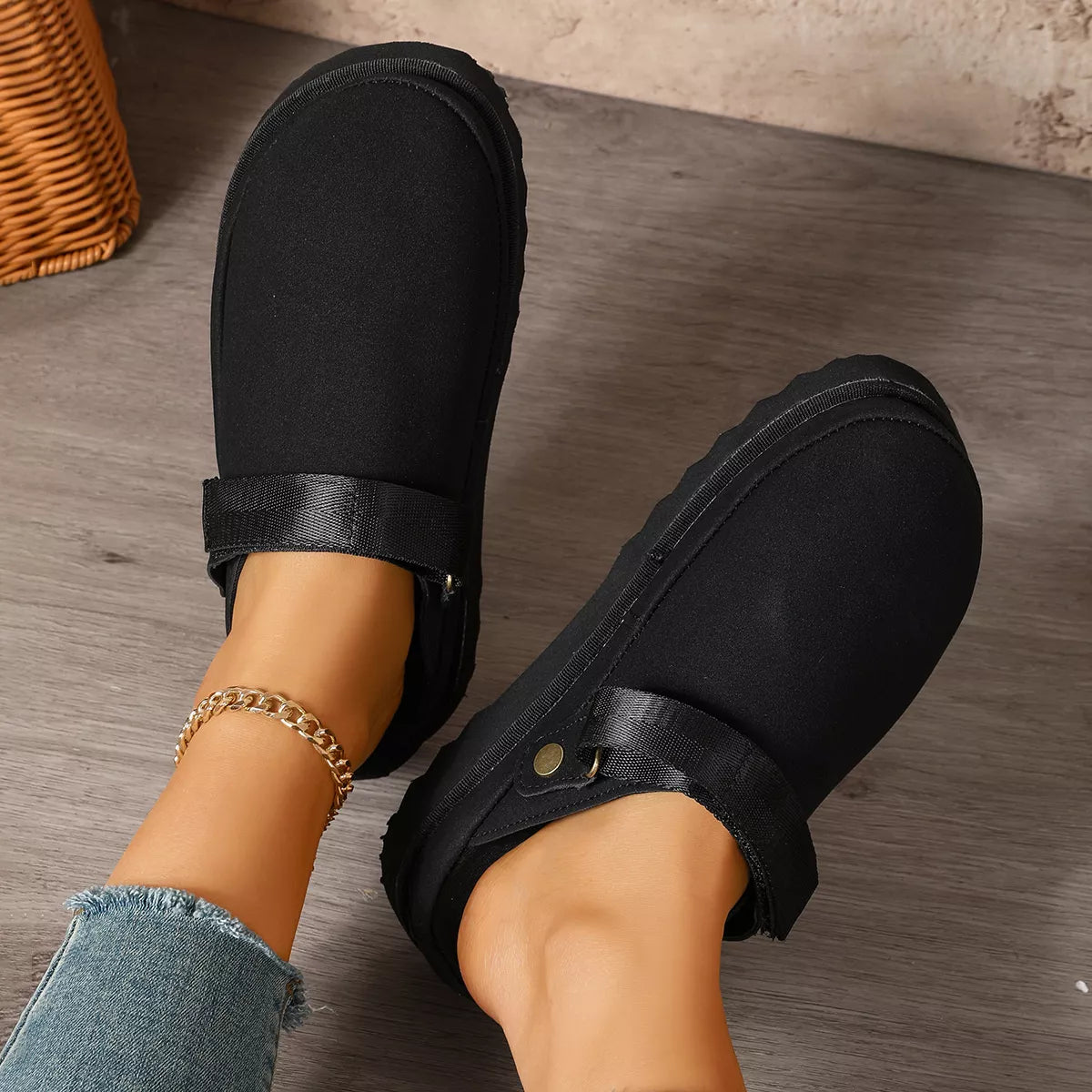 Modern Finesse Gia Round-Toe Slip-Ons