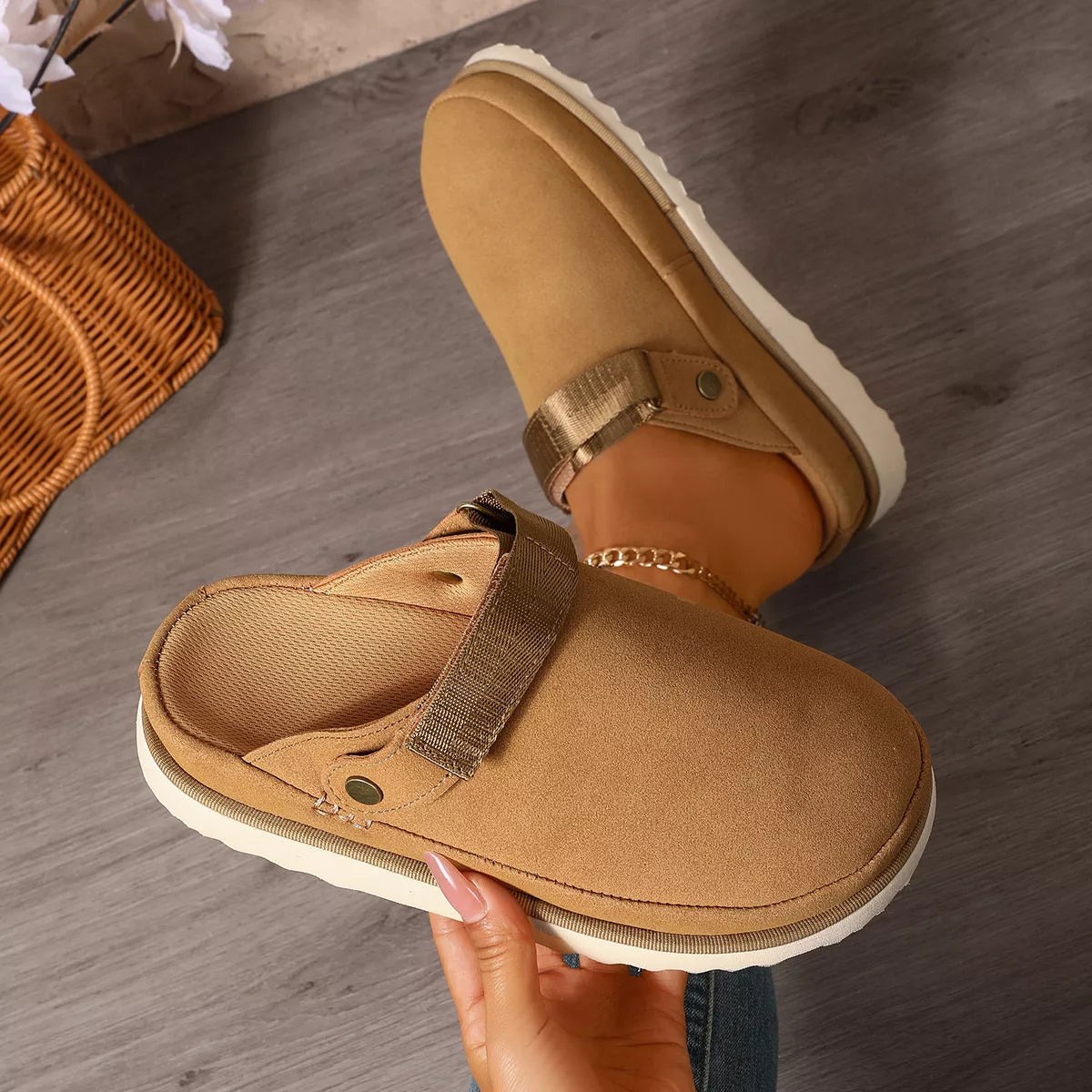 Modern Finesse Gia Round-Toe Slip-Ons