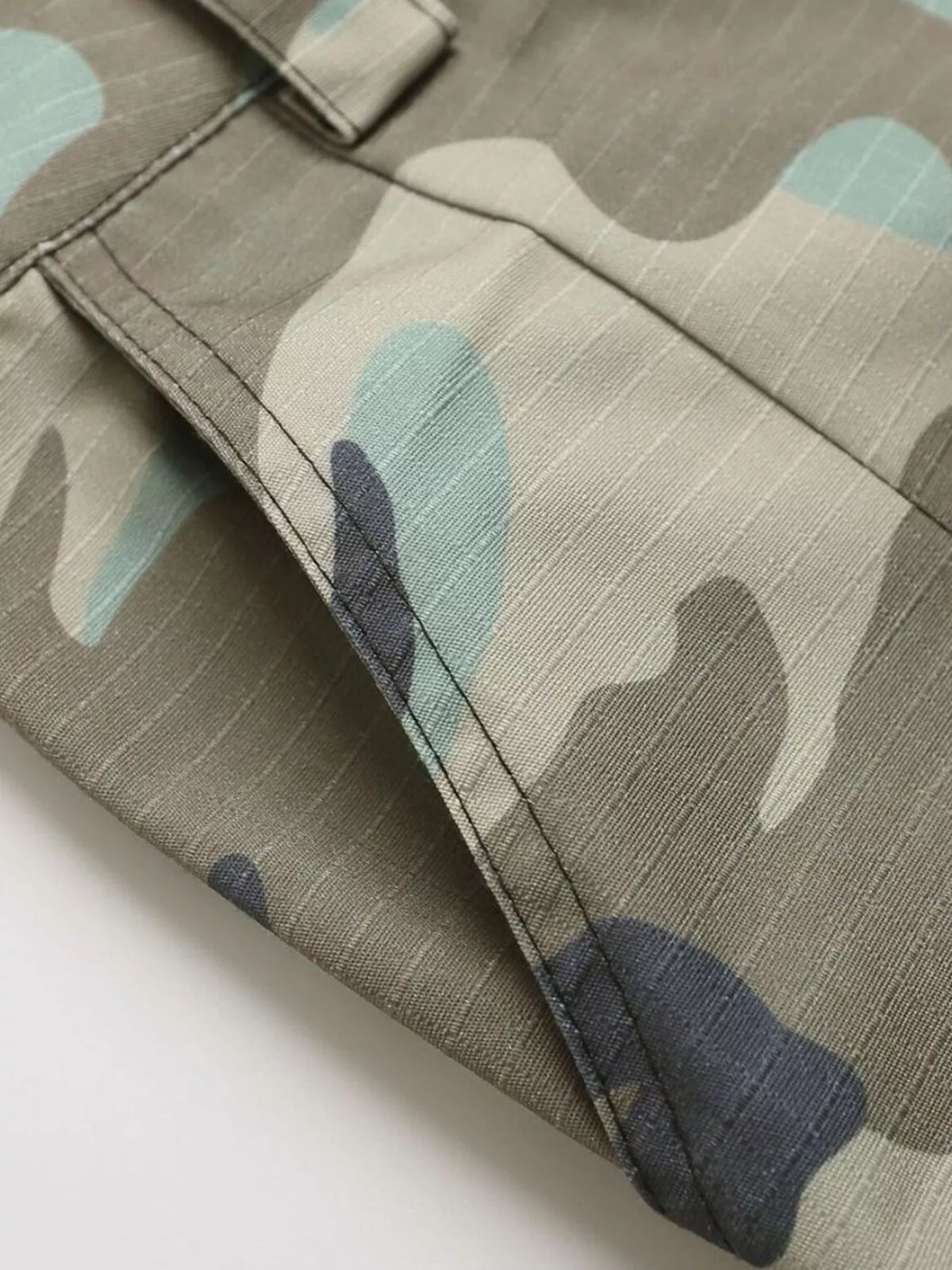 Modern Finesse Logan Men's Star Camouflage Cargo Capris