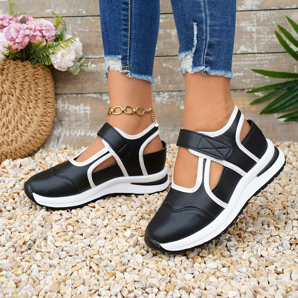 Modern Finesse Gia Round-Toe Sandals